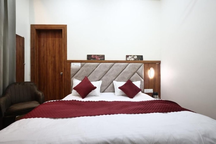 Deluxe Double room with city view