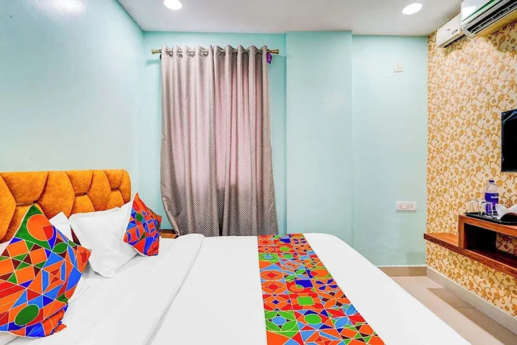 Fabhotel Emara Inn
