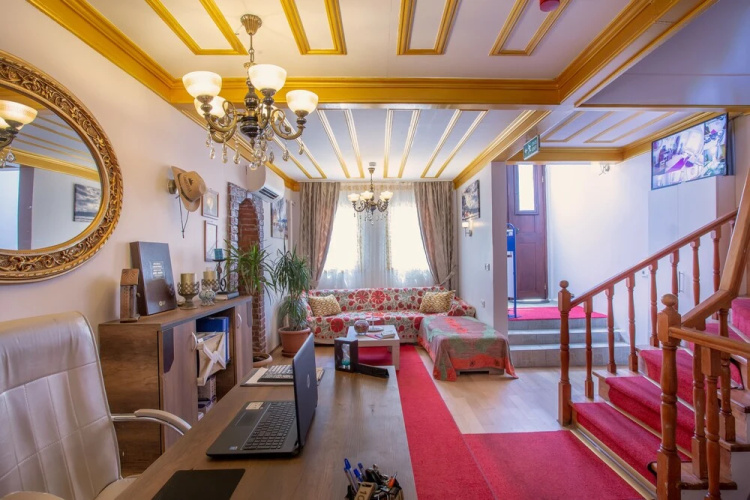 April Hotel