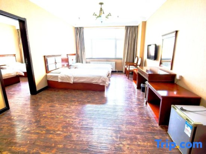 Business Quadruple Suite