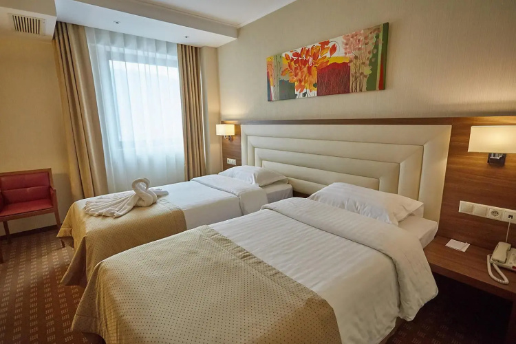 Central Plaza Hotel