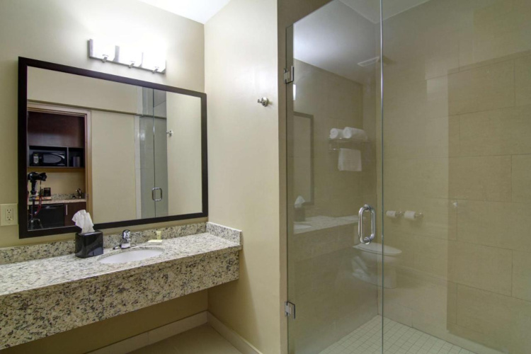 Best Western Plus Bowmanville photo 9