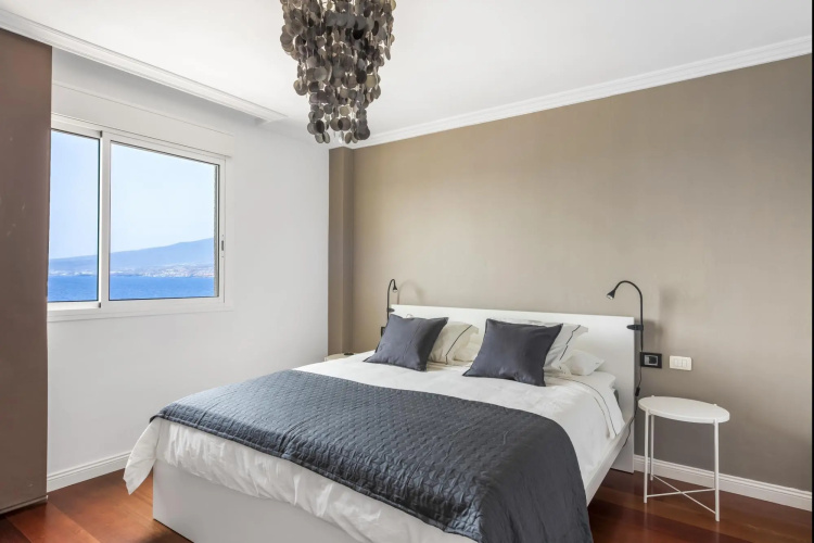 Spacious beach apartment with private parking
