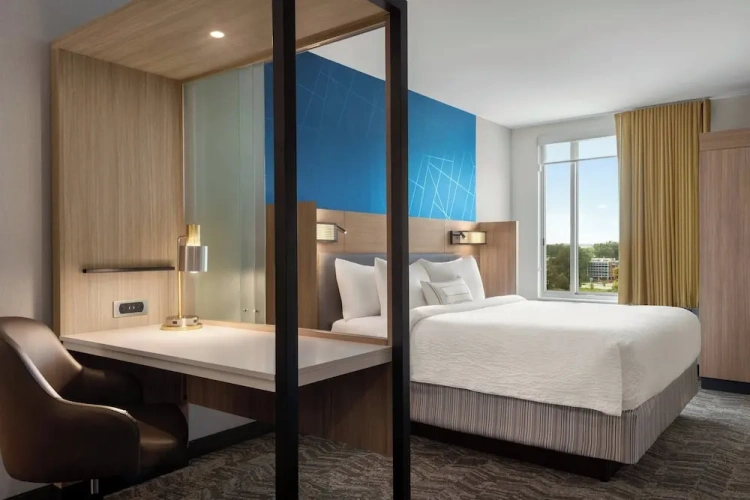 Suite with city view