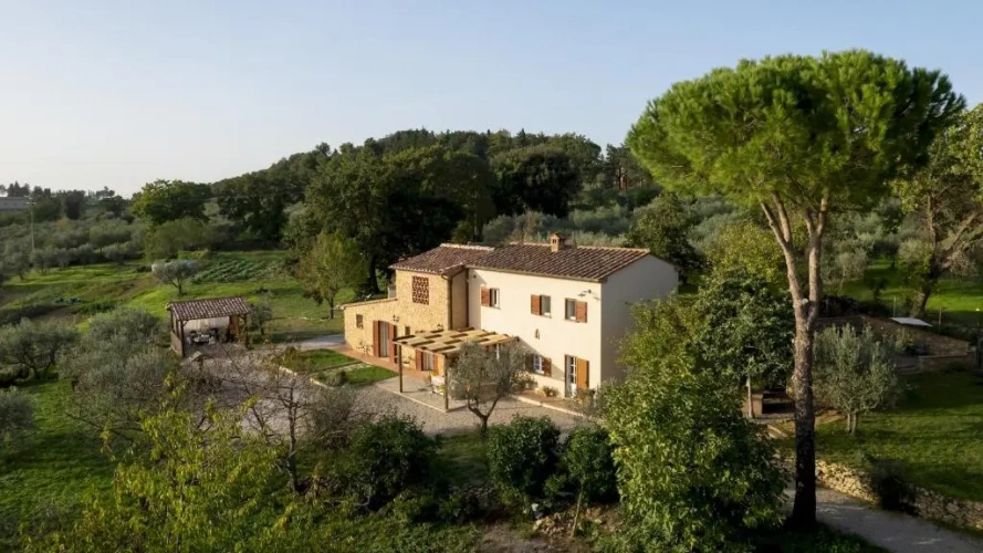 4 Bedrooms Villa