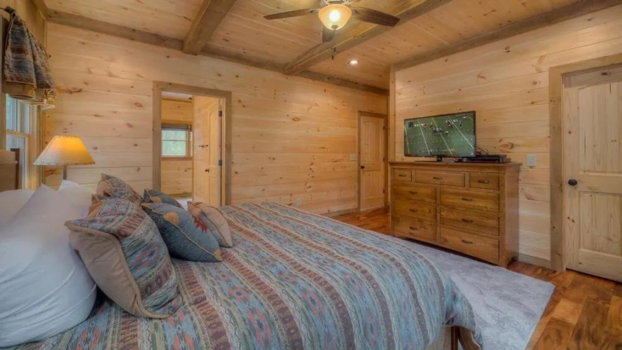 Pine Cone Mountain by Escape to Blue Ridge