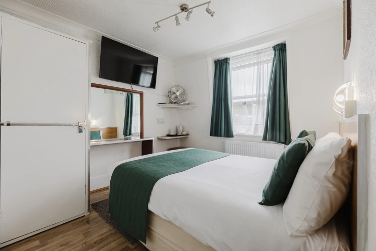 Falcon Hotel - London