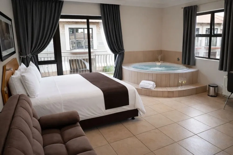 Deluxe Double Suite with balcony