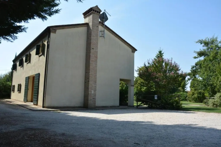 4 Bedrooms Villa