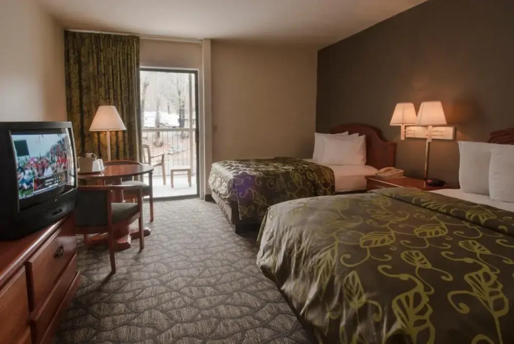 River's Edge Motel