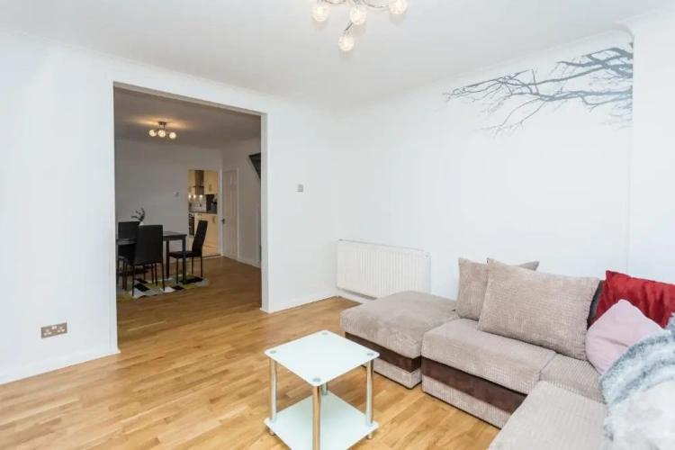 3 Bedrooms Cottage