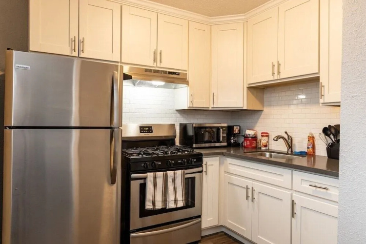 Comfy Studio in West Oakland