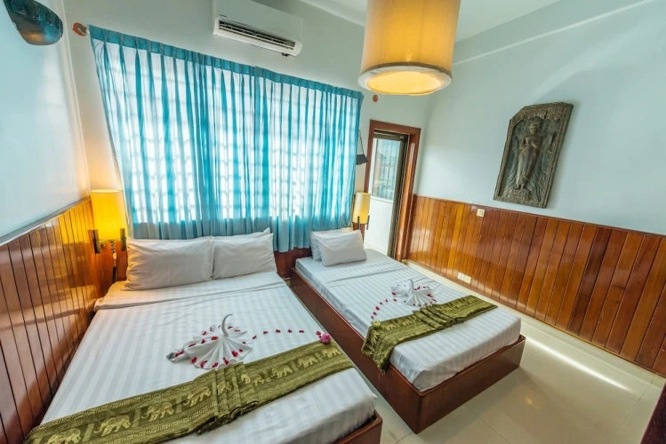 Deluxe Twin room with city view