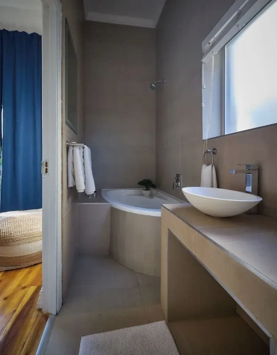 2 Bedrooms Deluxe Double room with courtyard view