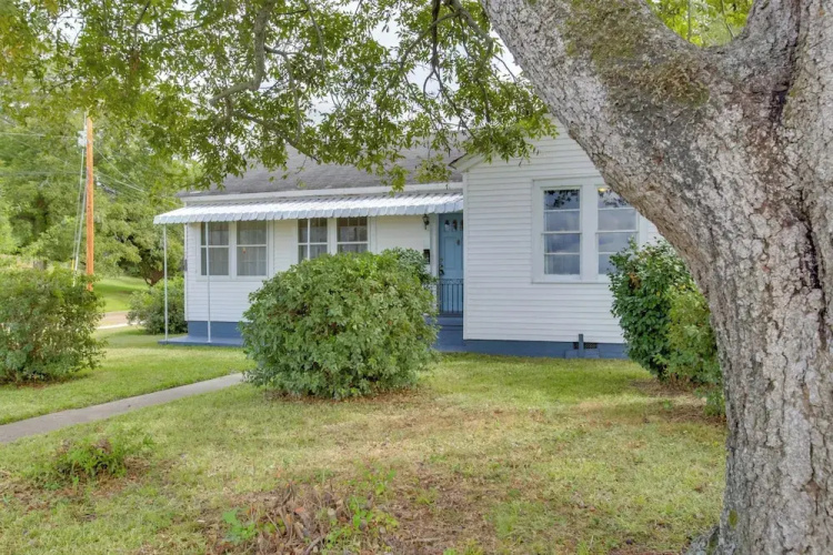 Charming Cottage w/ Mississippi River Views!