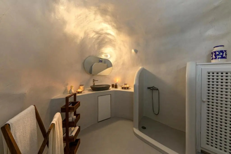 White Cave by Caldera Houses