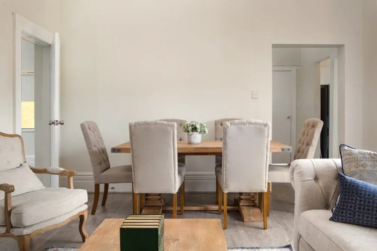 Central 2-bed Apartment With Private Parking