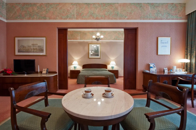 Deluxe Suite