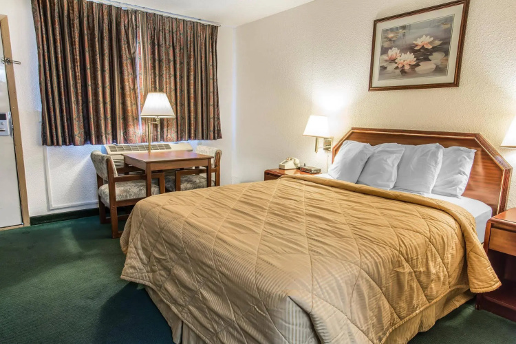 Econo Lodge Inn & Suites Spokane