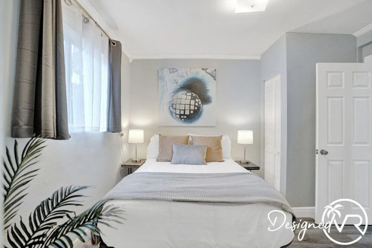 Beautiful 4 BR with Private Heated Pool