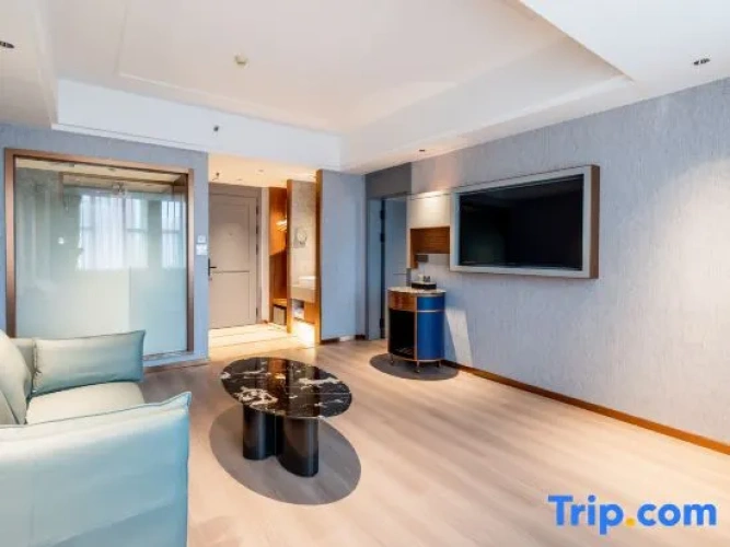 1 Bedroom Deluxe Suite