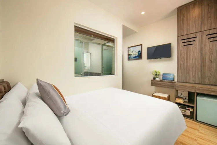 Standard Double room with lake view