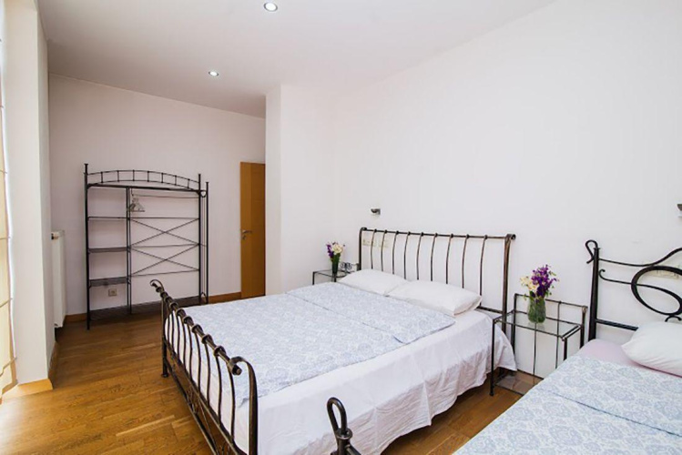 Confiant Hotel