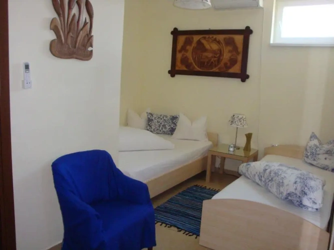 Standard Triple room