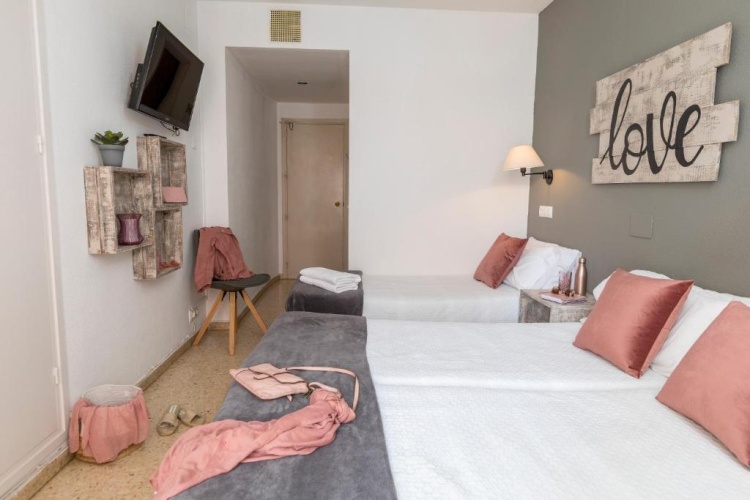 Standard Triple room