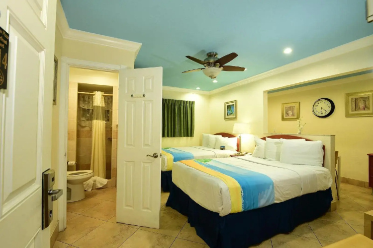 Bayview Plaza Waterfront Resort