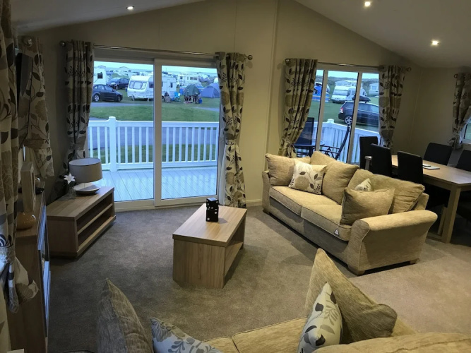 Luxury Lodge Embo