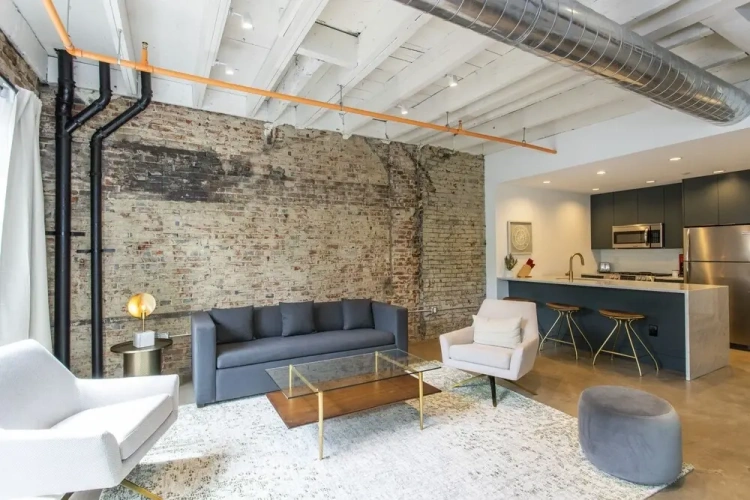 4 Bedrooms Apartment