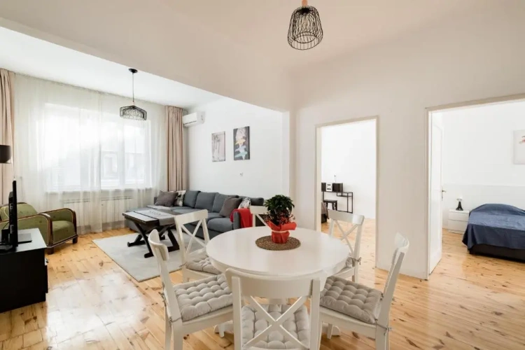 3 Bedrooms Apartment