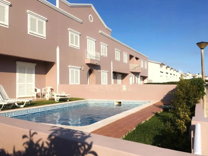 4 Bedrooms Villa