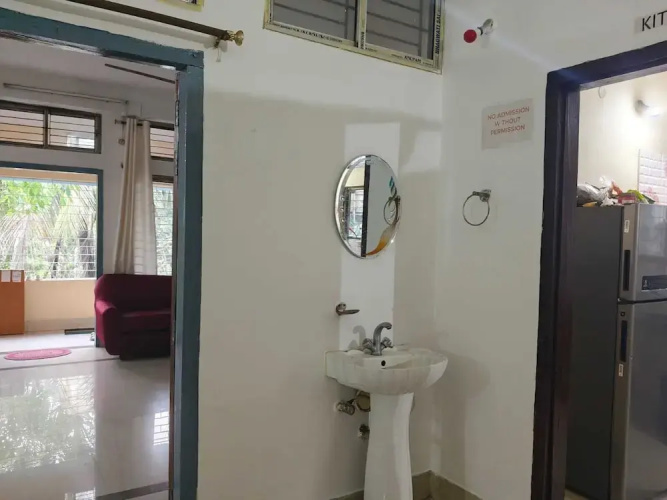 Shimray Minimalist Hostel