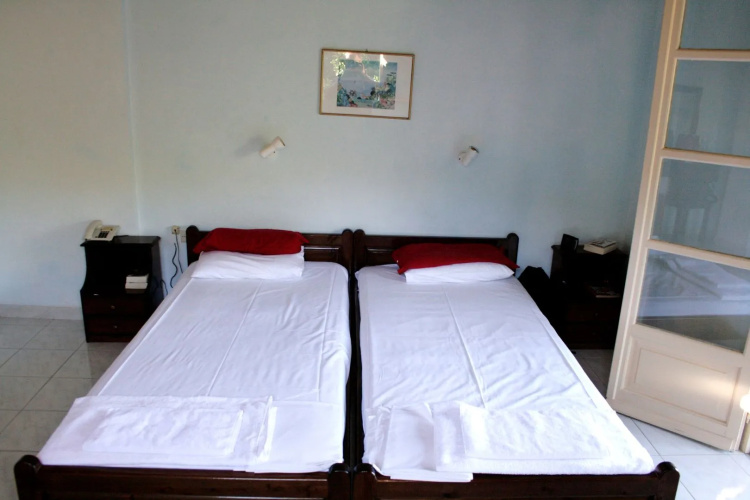 Apraos Bay Hotel