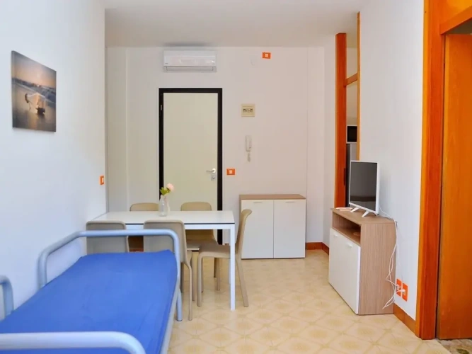 2 Bedrooms Apartment with balcony and with garden view