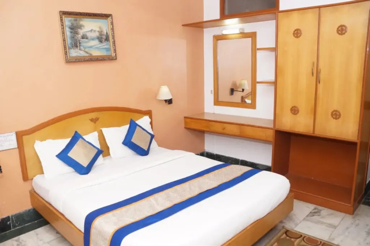 Hotel Raaj Bhaavan