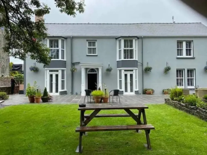 OYO Lamphey Hall Hotel