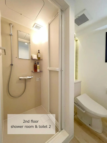 Spacious 2 level apartment 4BR for 16 PPL with jacuzzi