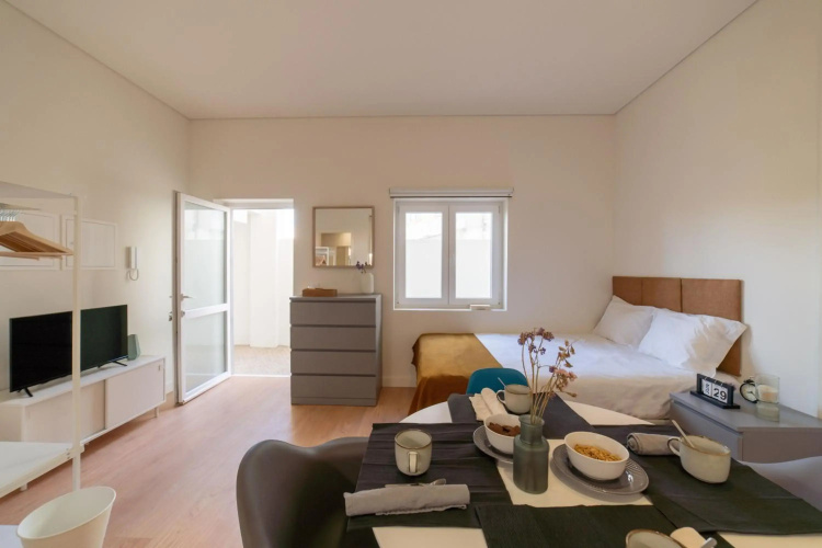 Monsanto Hill House - NO. 565 -1 E