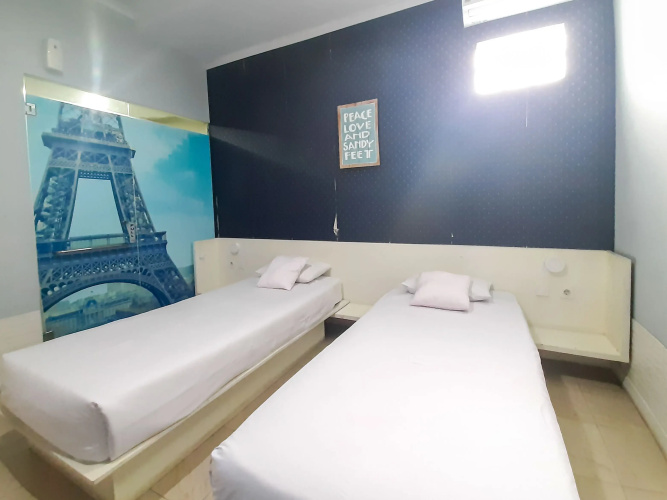 Londres Bed and Breakfast RedPartner near Gembira Loka Zoo
