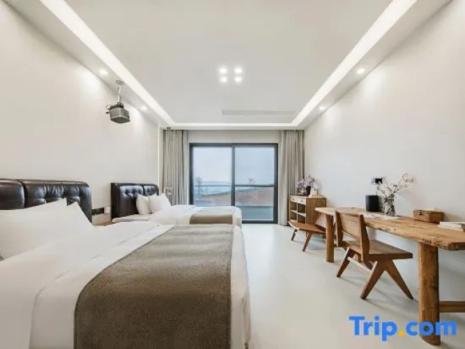 Standard Twin room with balcony
