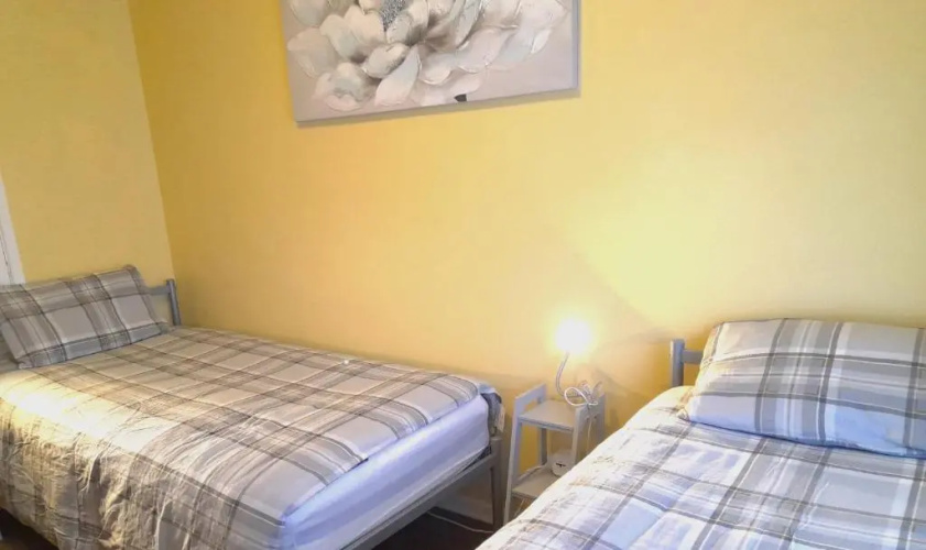 City Centre - Parking - Great Location - 4 Beds