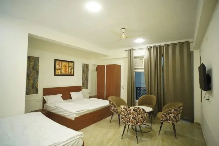 Hotel Golden Petals