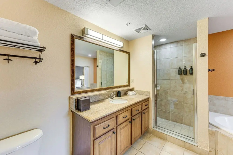 Poolside Bliss & Theme Park Thrills: Orlando Oasis