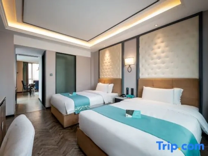 Deluxe Attic Suite