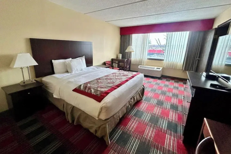Albany Plaza Hotel