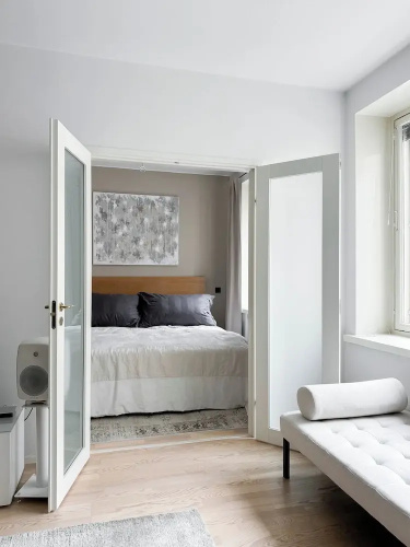 Stylish Downtown 2BR Flat with Sauna and Work Area