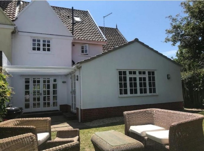 2 Bedrooms Cottage